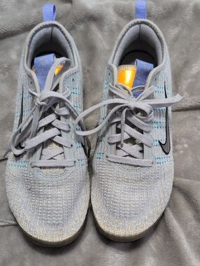 Nike Grey Knit Sneakers Teal Stitching Gold Accents Air Vapormax Flyknit SZ6.5Y